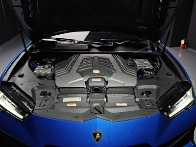 LAMBORGHINI URUS - 7