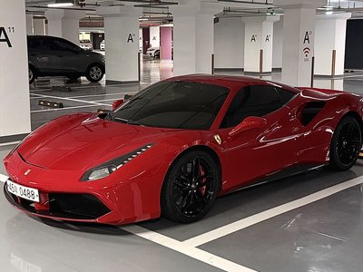 FERRARI 488 - 1