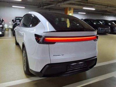 TESLA MODEL Y - 10