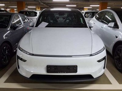 TESLA MODEL Y - 4