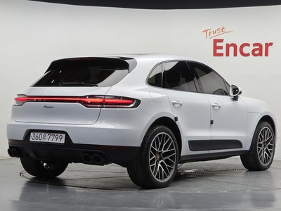 PORSCHE MACAN - 2