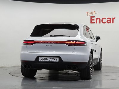 PORSCHE MACAN - 4