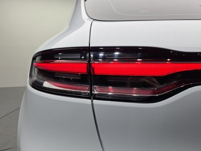 PORSCHE MACAN - 10