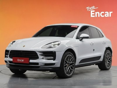 PORSCHE MACAN - 1