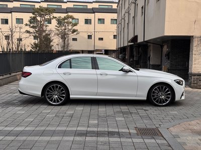 MERCEDES-BENZ E-CLASS - 8
