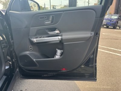 MERCEDES-BENZ EQB - 7