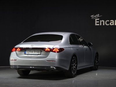 MERCEDES-BENZ E-CLASS - 4