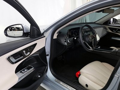 MERCEDES-BENZ E-CLASS - 10