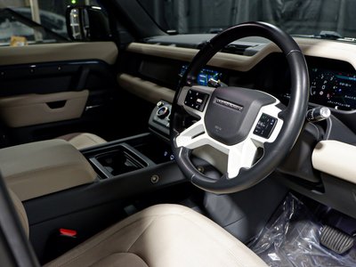 LAND ROVER DEFENDER - 10