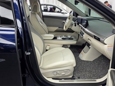 2023 Genesis GV60 — миниатюра 11