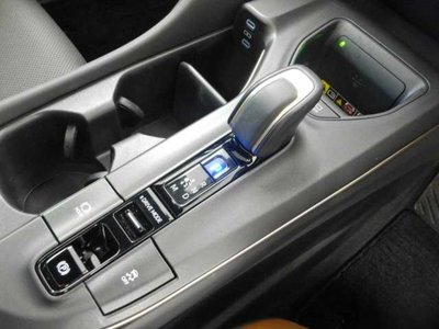 TOYOTA CROWN CROSSOVER - 9