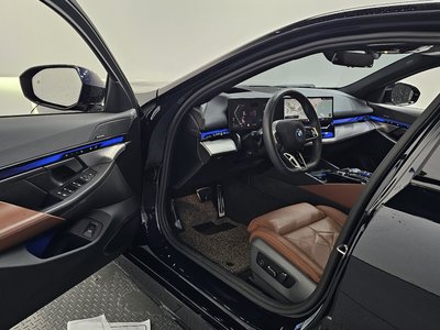 2025 BMW 5 SERIES 照片 10