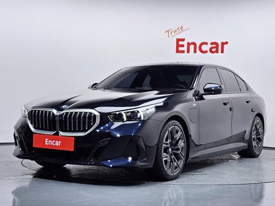 2025 BMW 5 SERIES 照片 1
