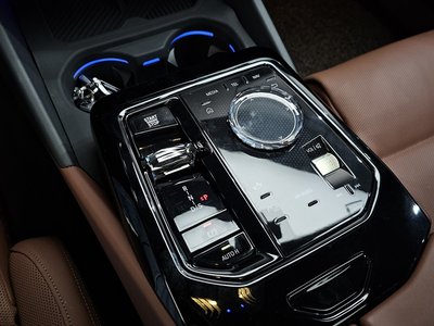2025 BMW 5 SERIES 照片 9