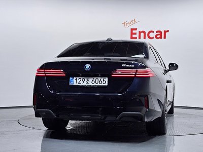 2025 BMW 5 SERIES 照片 4