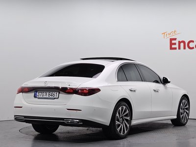 MERCEDES-BENZ E-CLASS - 3