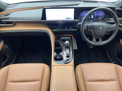 2023 Toyota CROWN SPORT photo 2
