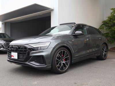 AUDI Q8 - 4