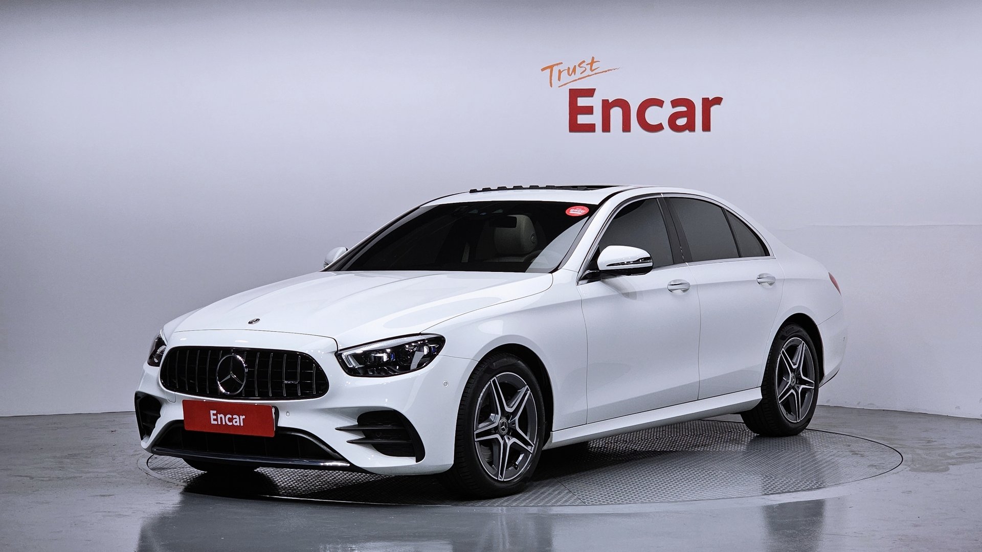 MERCEDES-BENZ E-CLASS - View 1