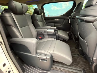 2023 Toyota ALPHARD — фото 9