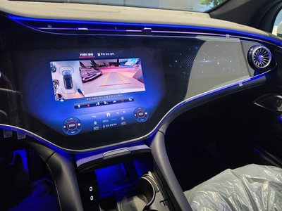 MERCEDES-BENZ EQE - 7