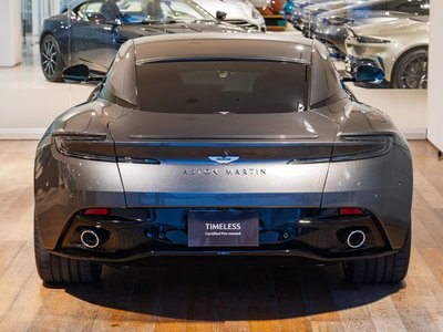 ASTON MARTIN DB12 - 7