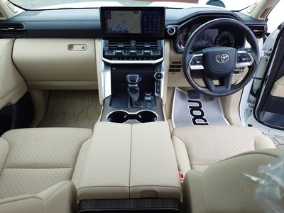 TOYOTA LAND CRUISER 300 - 9