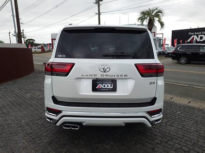 TOYOTA LAND CRUISER 300 - 7