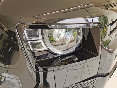 LAND ROVER DEFENDER - 9