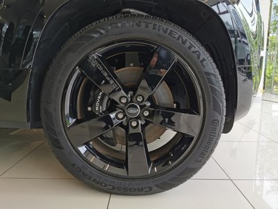 LAND ROVER DEFENDER - 10