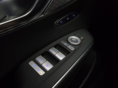2023 Genesis GV70 — миниатюра 29