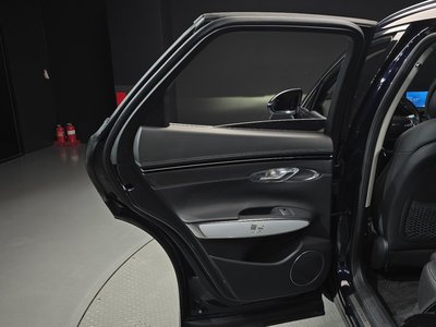 2023 Genesis GV70 — миниатюра 15