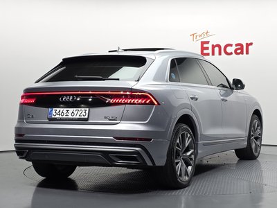 AUDI Q8 - 3