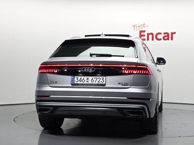 AUDI Q8 - 4