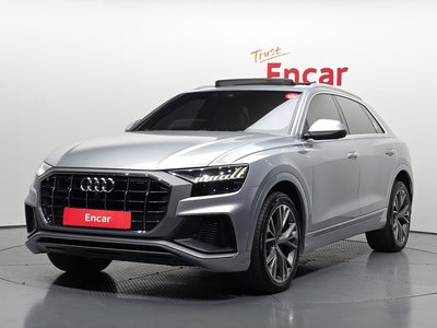 AUDI Q8 - 1