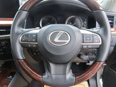 2016 Lexus LX — миниатюра 12
