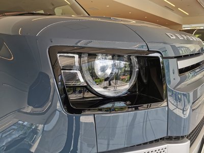 LAND ROVER DEFENDER - 8