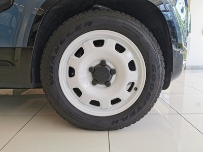 LAND ROVER DEFENDER - 9