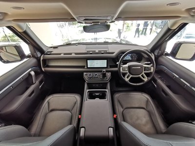 LAND ROVER DEFENDER - 4