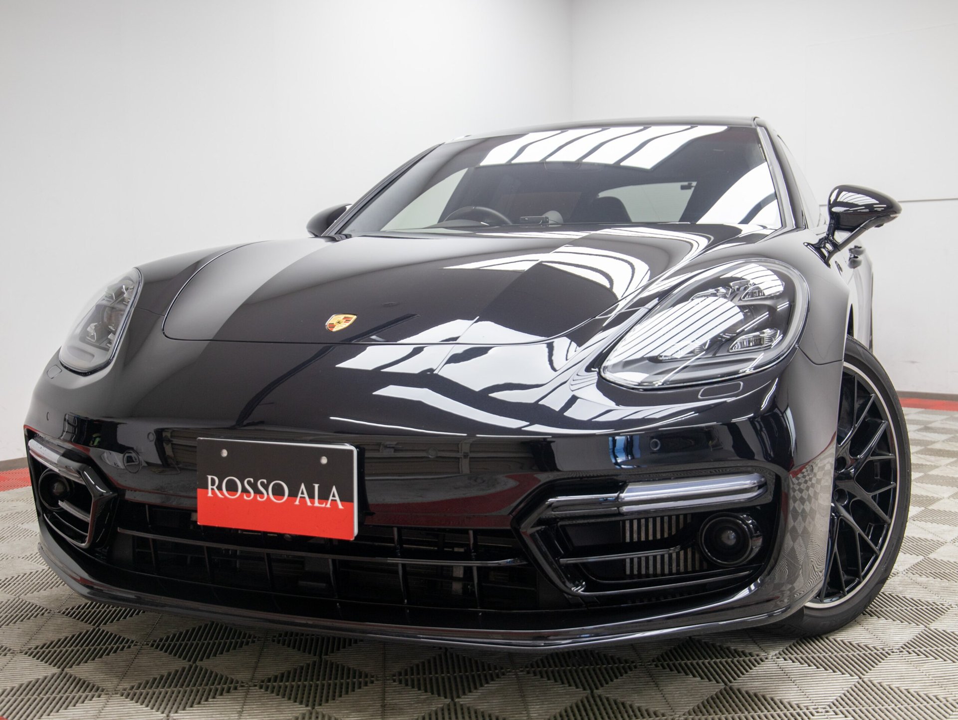 PORSCHE PANAMERA - View 1