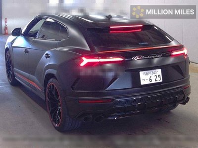 LAMBORGHINI URUS - 2