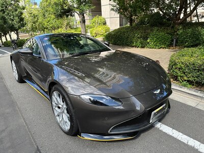 ASTON MARTIN VANTAGE