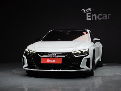 AUDI E-TRON GT - 2