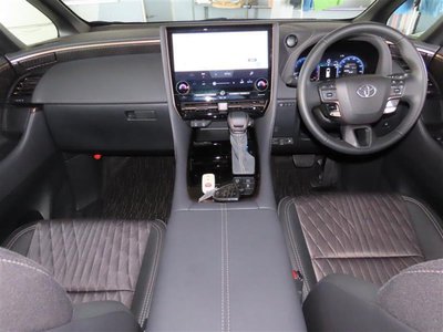 2025 Toyota ALPHARD — фото 3