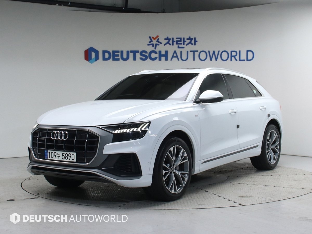 AUDI Q8 - View 1