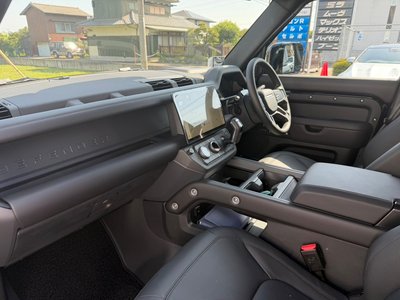 LAND ROVER DEFENDER - 8