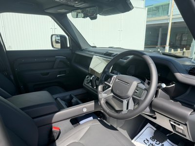 LAND ROVER DEFENDER - 7