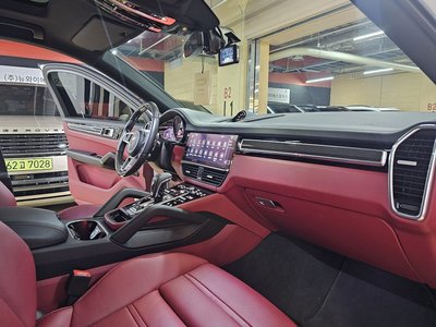 صورة 8 لـ 2022 Porsche CAYENNE