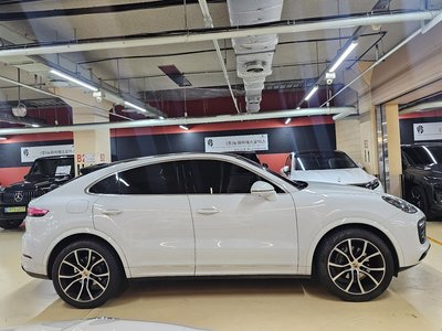 صورة 3 لـ 2022 Porsche CAYENNE