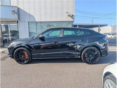 LAMBORGHINI URUS - 5